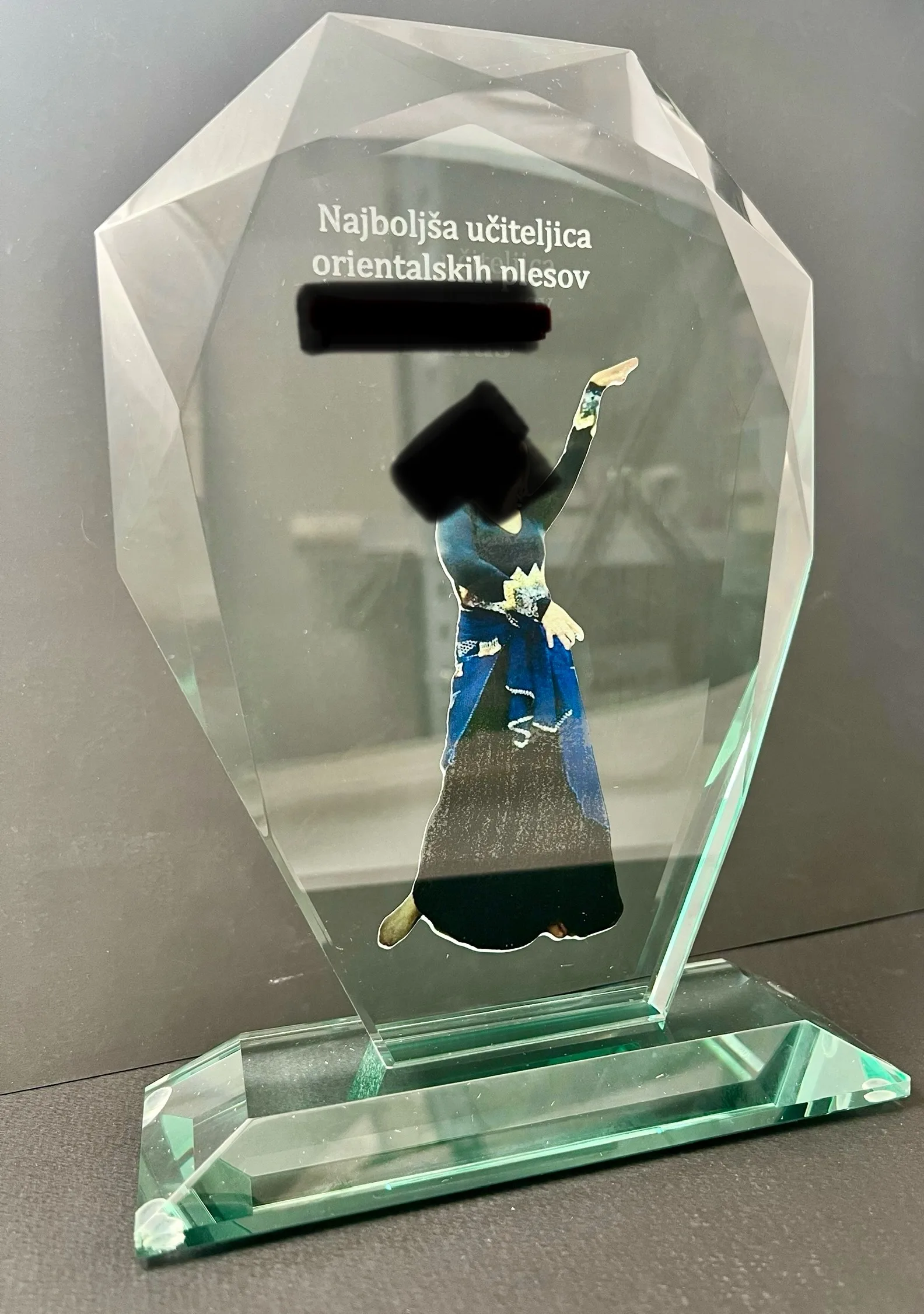 Lesen obesek z gravuro po meri