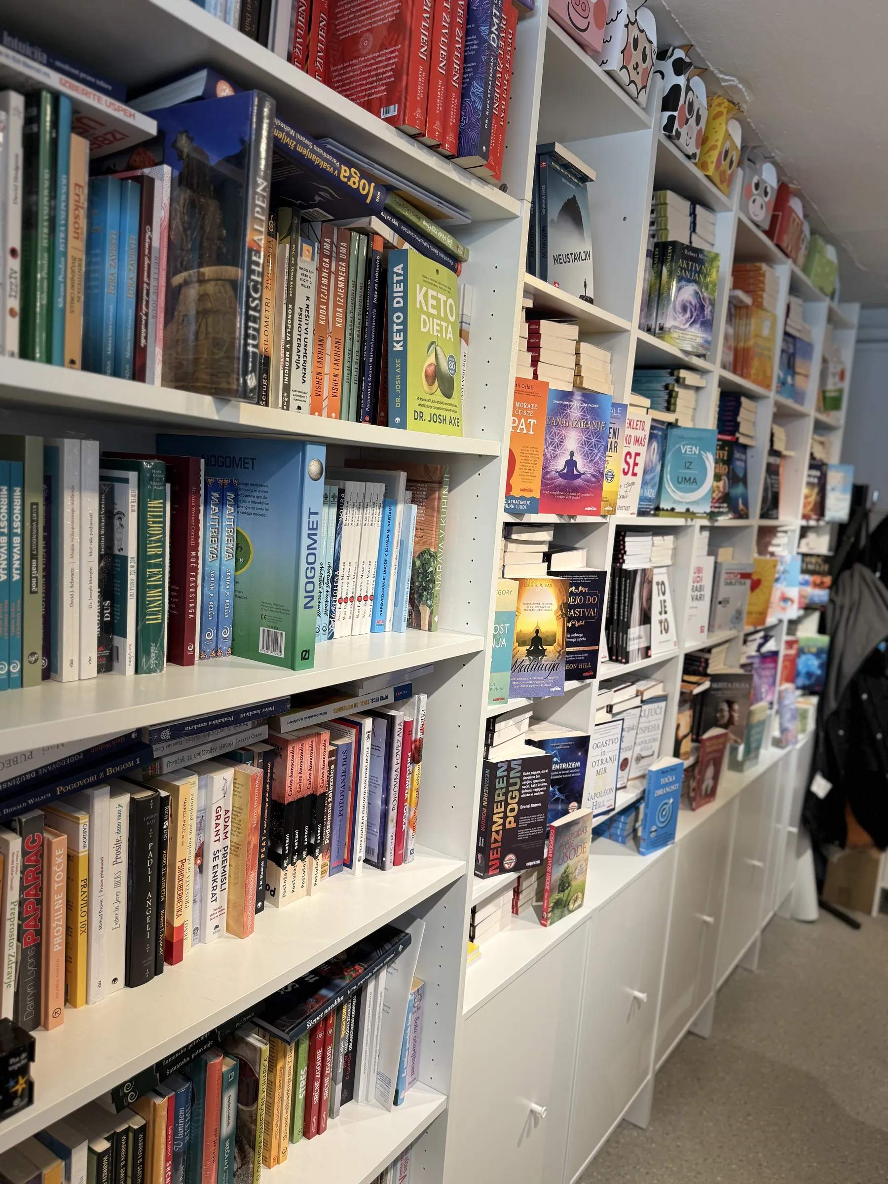 Knjigarna Cangura v prostorih tiskarne Aero Print