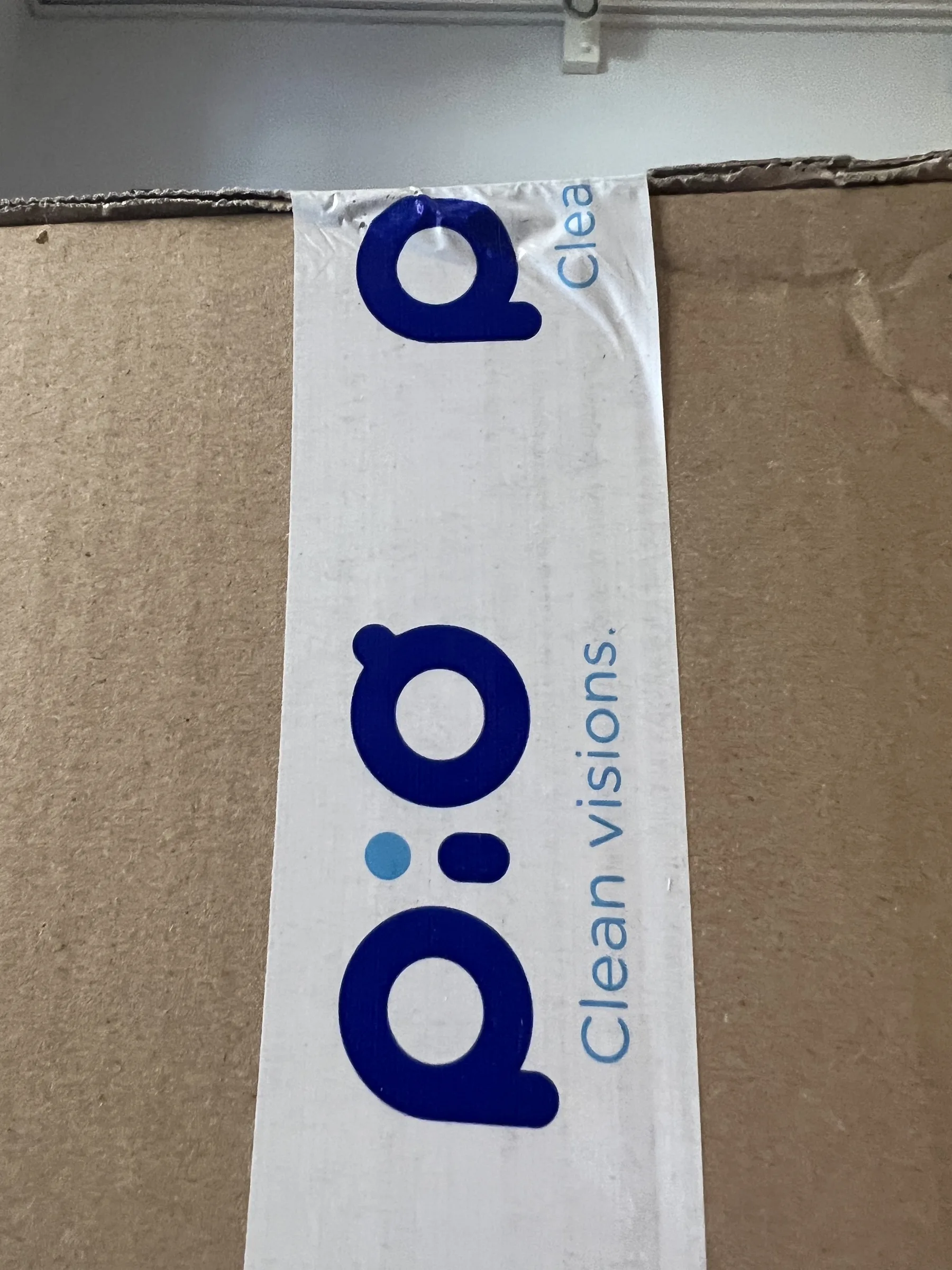 Potiskan selotejp z barvnim logotipom